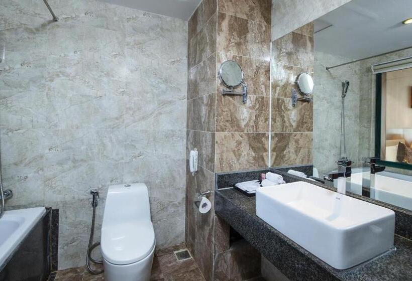 Habitación Triple Deluxe, Muong Thanh Grand Da Nang