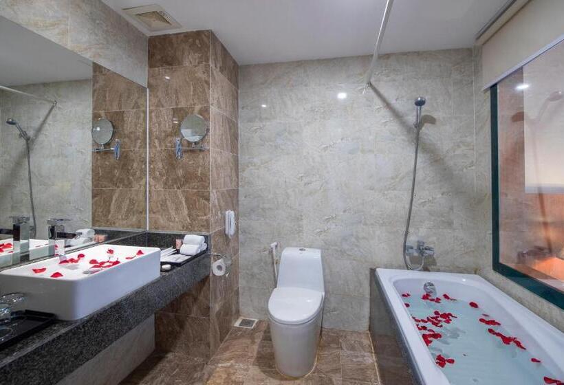 Habitación Triple Deluxe, Muong Thanh Grand Da Nang