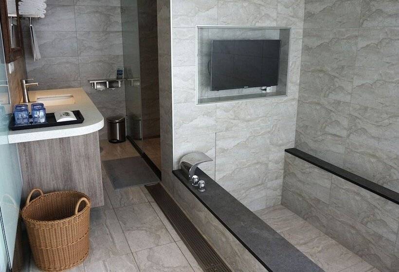 اتاق لوکس چهار تخته, River Forest Leisure Farm