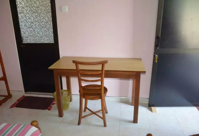 Deluxe Kolmen Hengen Huone, Sunny Lanka Guest House