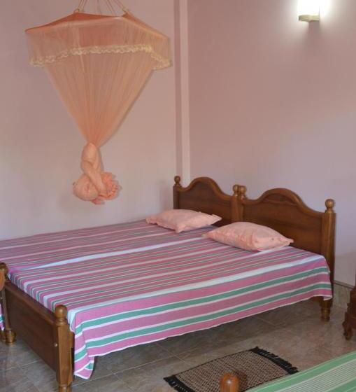 Трехместный Номер Стандарт Вид на Сад, Sunny Lanka Guest House
