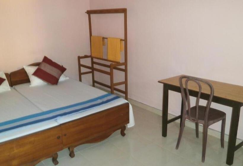 Номер Стандарт Вид на Сад, Sunny Lanka Guest House