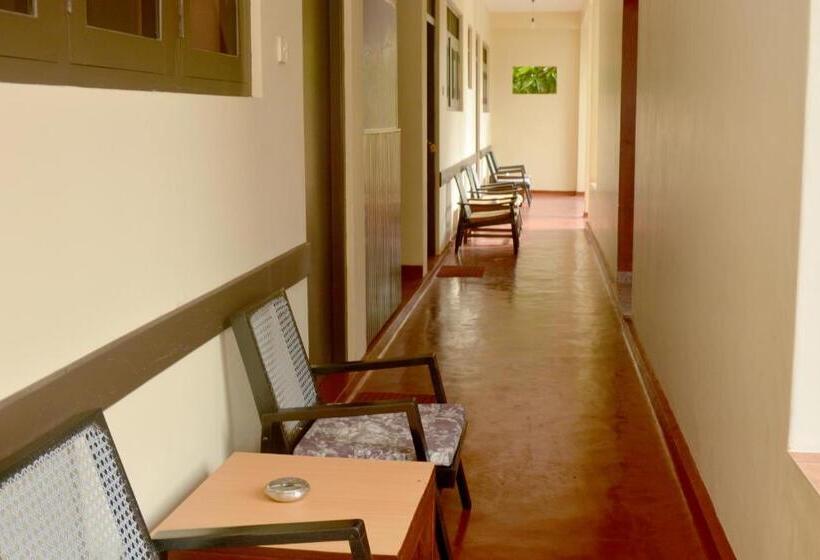 Номер Стандарт Вид на Сад, Sunny Lanka Guest House