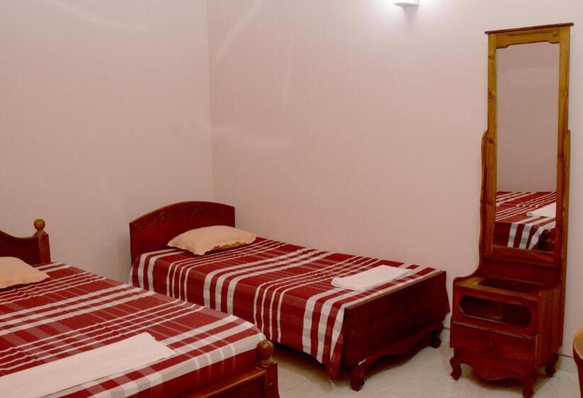 اتاق استاندارد سه تخته با بالکن, Sunny Lanka Guest House