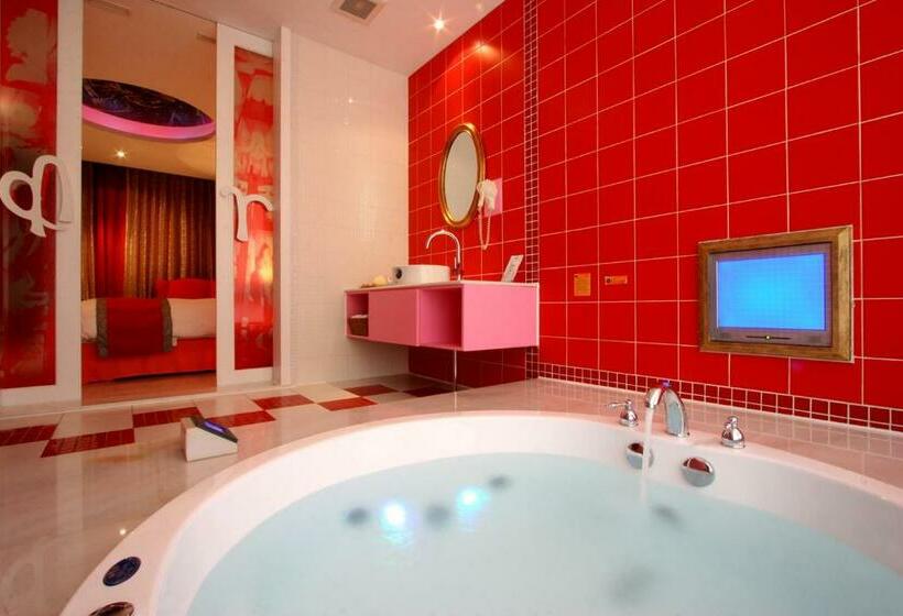 اتاق استاندارد با وان آب گرم, Melody Motel