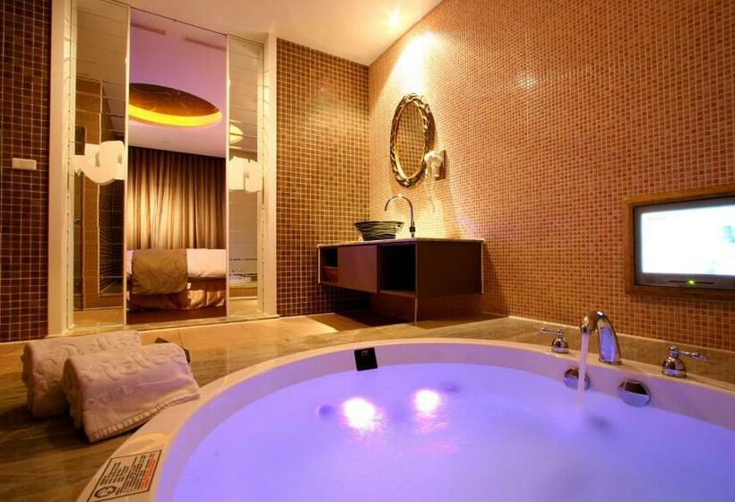 اتاق استاندارد با وان آب گرم, Melody Motel