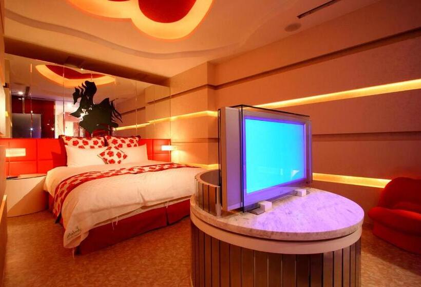 اتاق سوپریور با وان آب گرم, Melody Motel