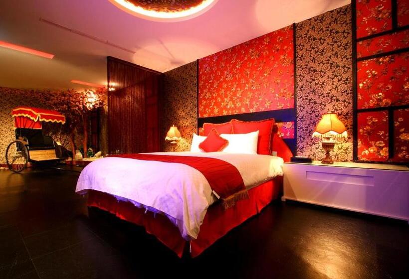 اتاق لوکس با وان آب گرم, Melody Motel