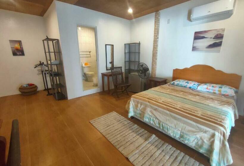 豪华海景房带阳台, Moalboal T Breeze Coastal Resort