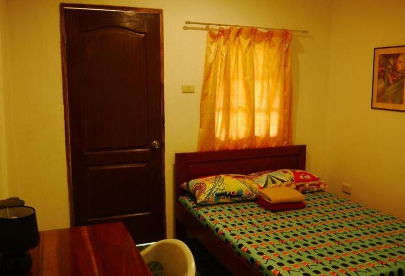 Номер Deluxe, Moalboal T Breeze Coastal Resort