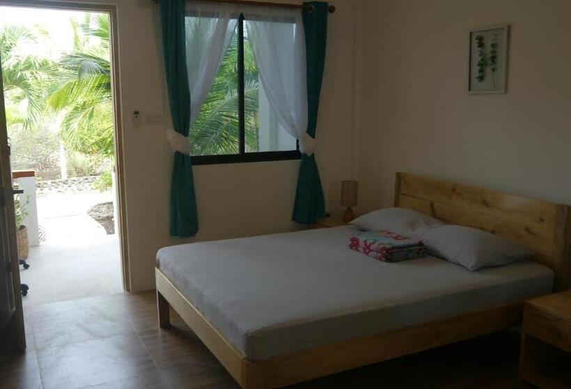 Номер Deluxe, Moalboal T Breeze Coastal Resort