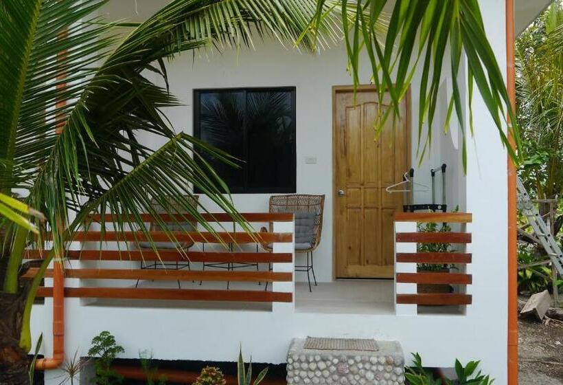 Номер Стандарт с Балконом, Moalboal T Breeze Coastal Resort