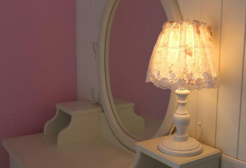 Classic Kamer, Bear Meets Moose Homestay B&b