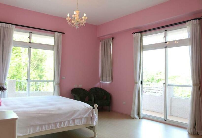 Classic Kamer, Bear Meets Moose Homestay B&b