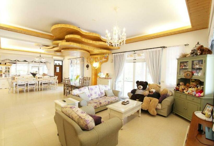 Classic Kamer, Bear Meets Moose Homestay B&b