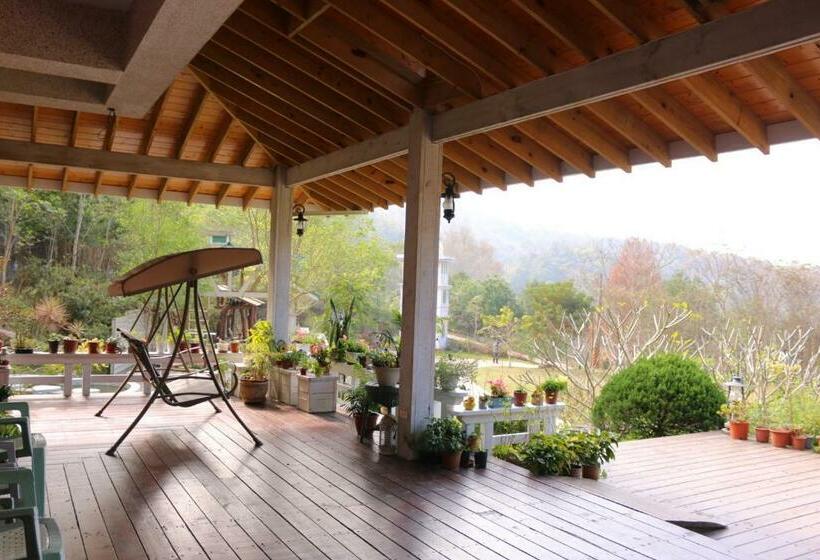 Classic Kamer, Bear Meets Moose Homestay B&b