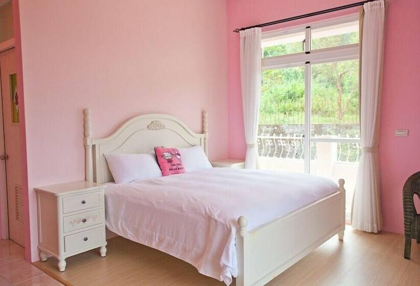 Classic Kamer, Bear Meets Moose Homestay B&b