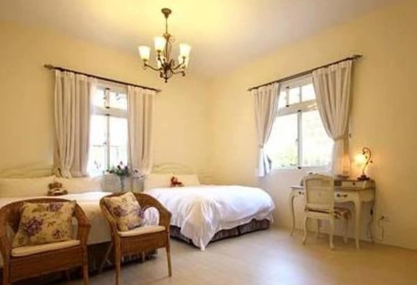 Classic Kamer, Bear Meets Moose Homestay B&b