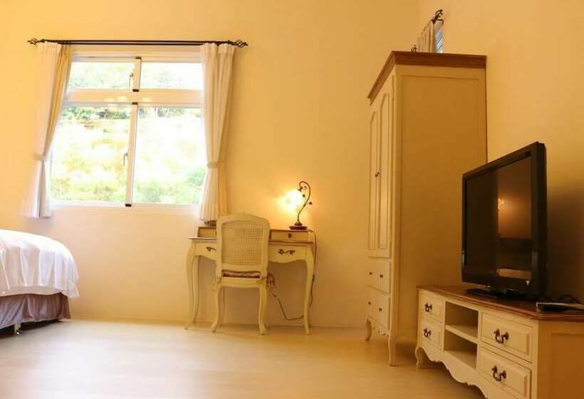 Classic Kamer, Bear Meets Moose Homestay B&b