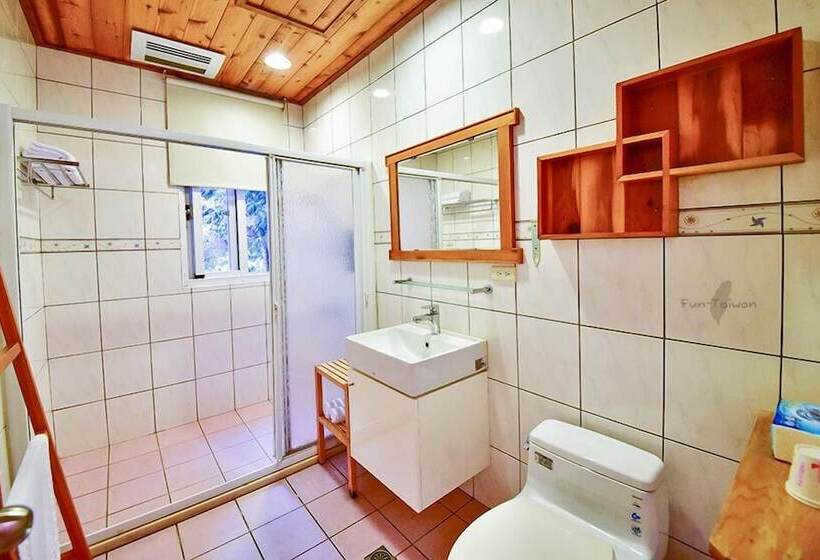 Classic Kamer, Bear Meets Moose Homestay B&b