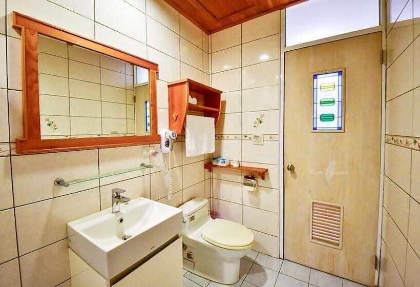 Classic Kamer, Bear Meets Moose Homestay B&b