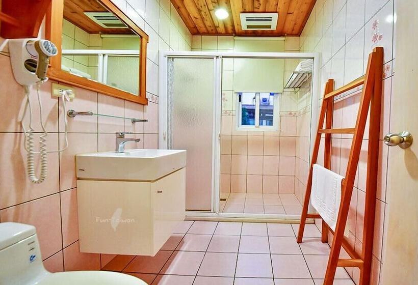 Deluxe Vierpersoonskamer, Bear Meets Moose Homestay B&b