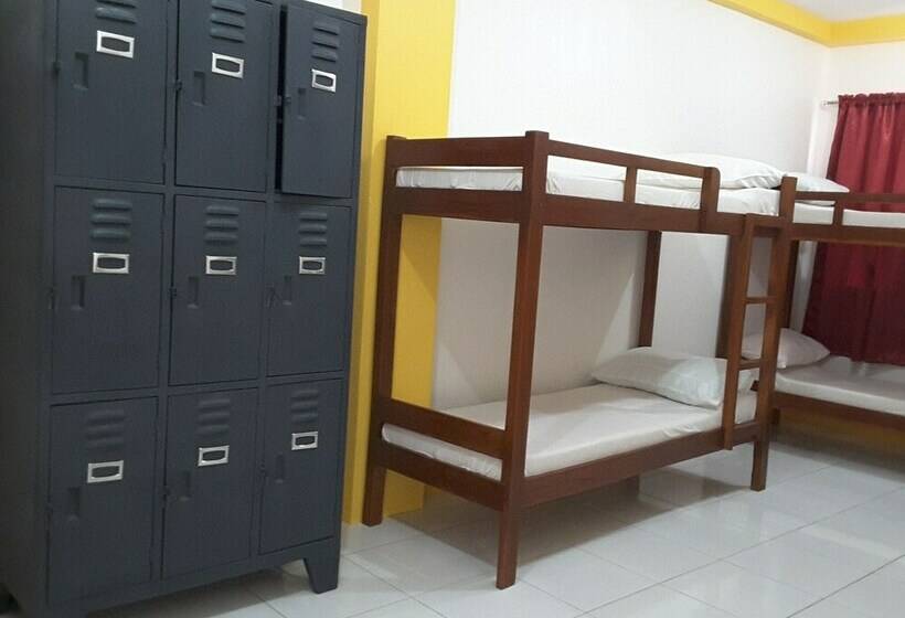 تختخواب در اتاق مشترک, Moalboal Tropics