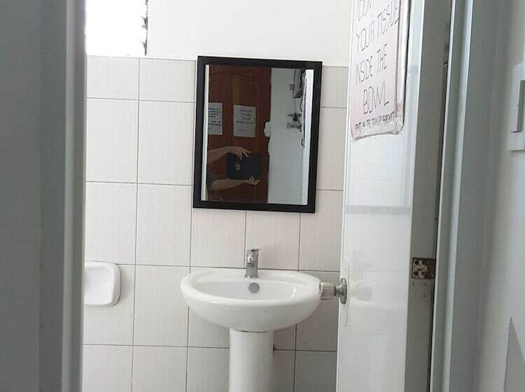 تختخواب در اتاق مشترک, Moalboal Tropics