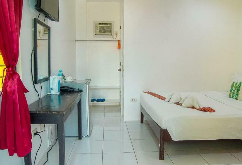 اتاق لوکس با چشم‌انداز استخر, Moalboal Tropics