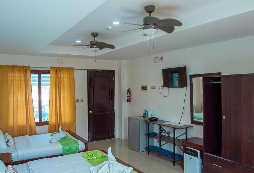 اتاق سوپریور خانوادگی, Moalboal Tropics