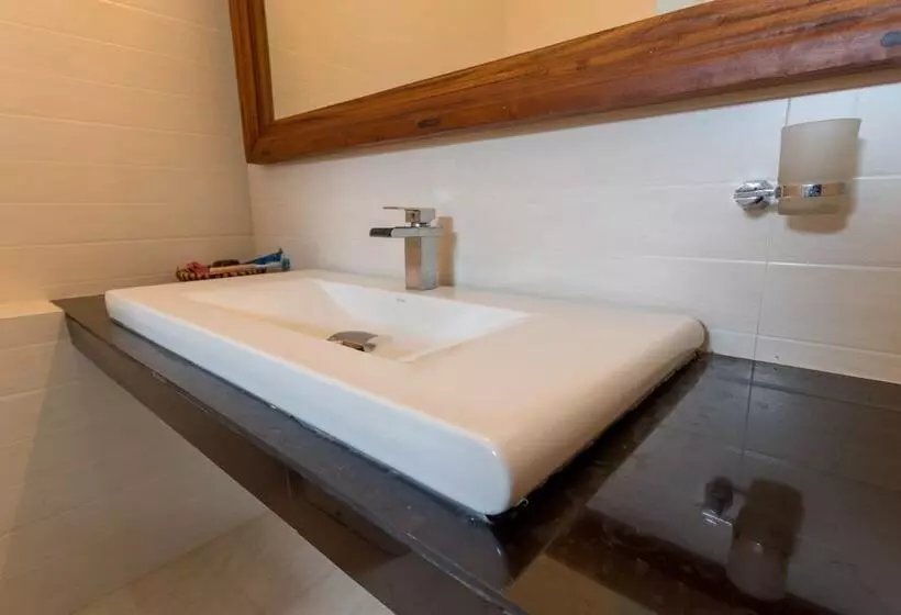 Deluxe Suite Sea View, The Waves  Unawatuna
