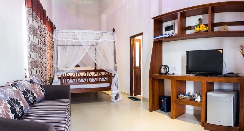 Deluxe Suite Sea View, The Waves  Unawatuna