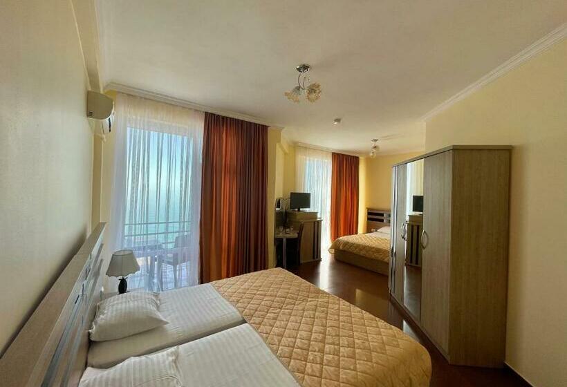 اتاق خانوادگی, Lazuri