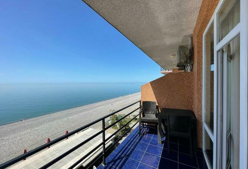 سوییت جونیور, Lazuri