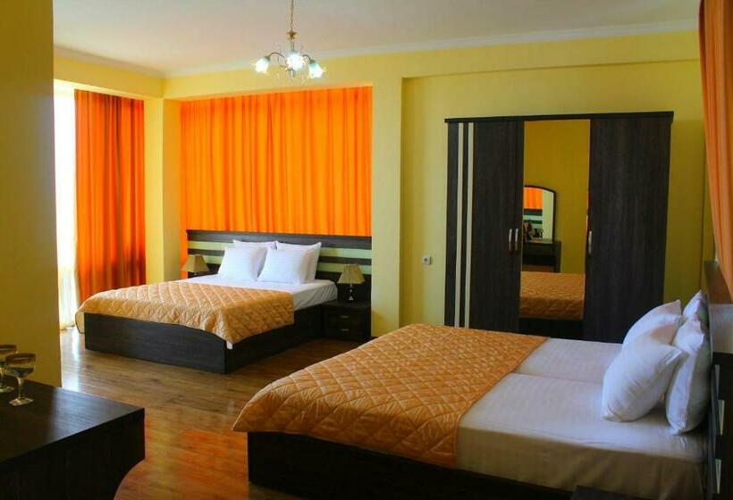 اتاق خانوادگی, Lazuri