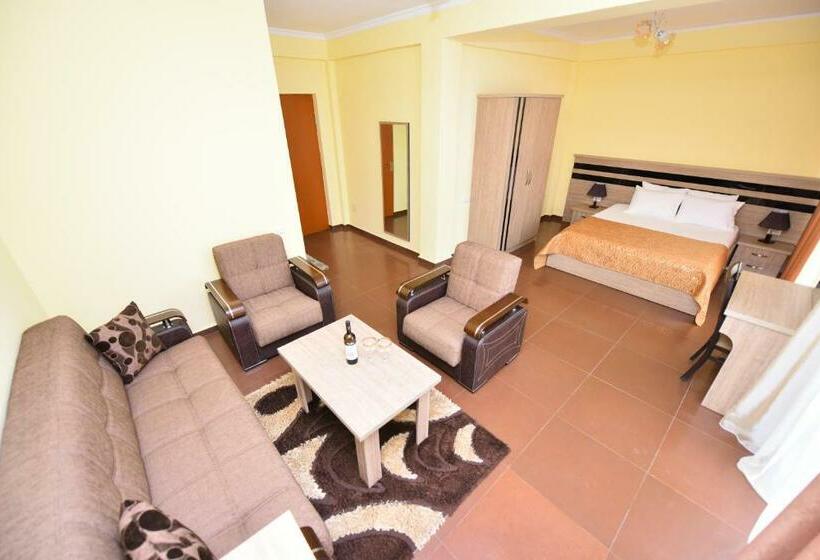 سوییت جونیور, Lazuri