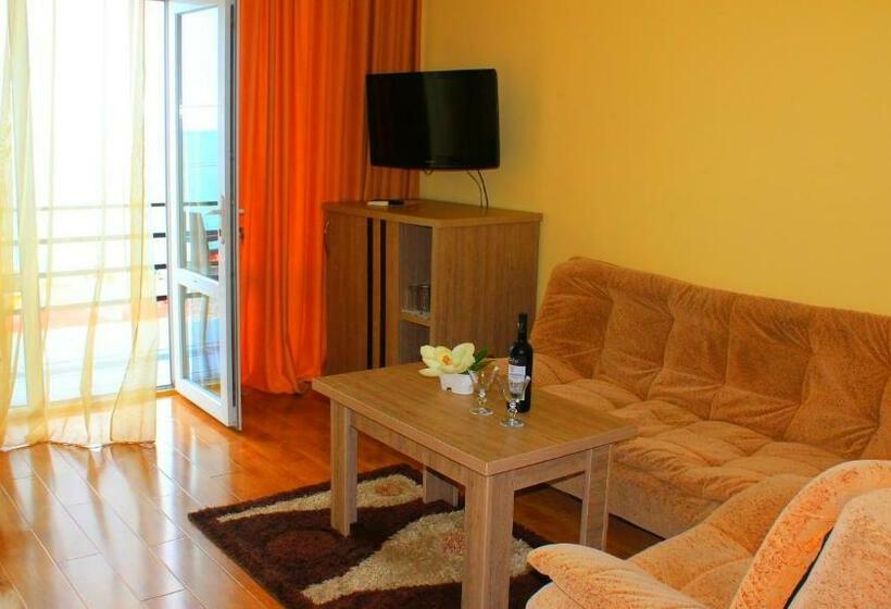 سوییت جونیور, Lazuri