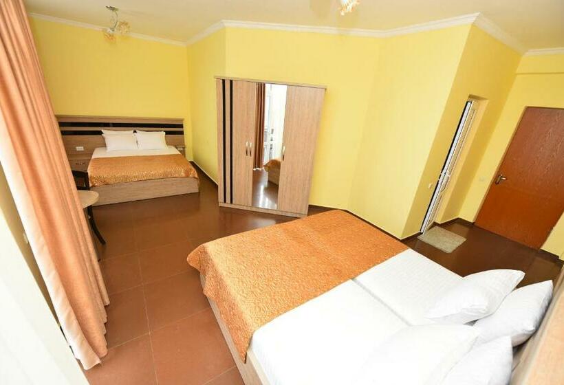 اتاق خانوادگی, Lazuri