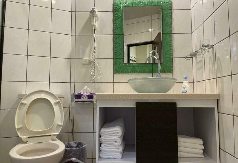 اتاق خانوادگی, Jing Zhan