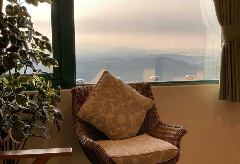 اتاق خانوادگی, Jing Zhan