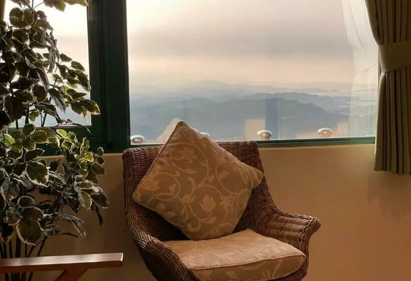اتاق خانوادگی, Jing Zhan