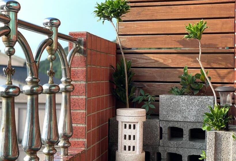 اتاق خانوادگی, Jing Zhan