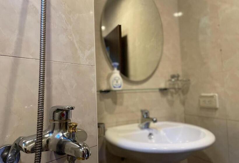 Economy Quadruple Room, Jing Zhan