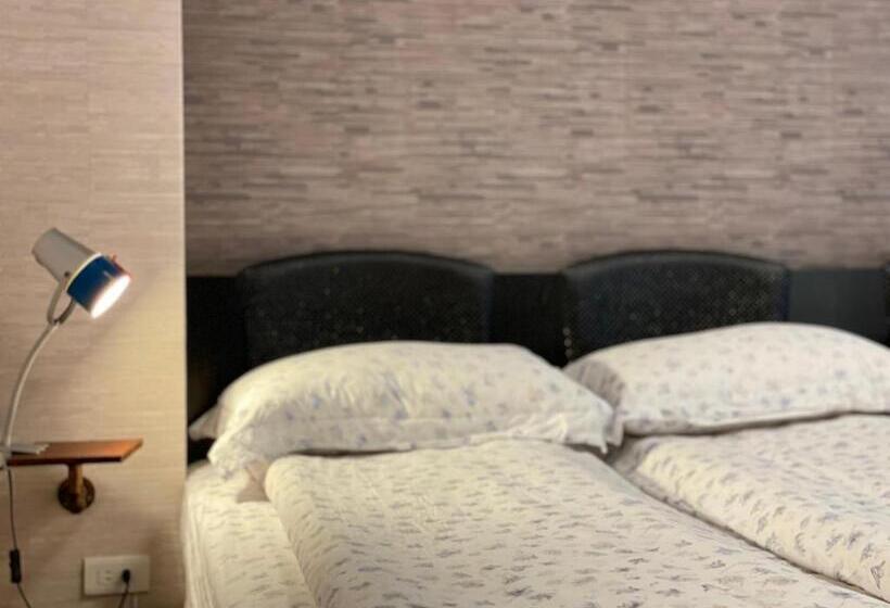 Economy Quadruple Room, Jing Zhan