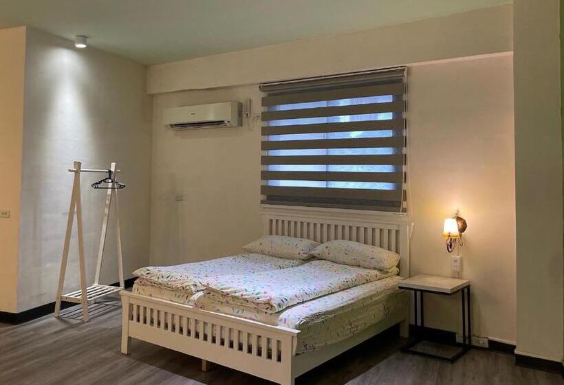 اتاق خانوادگی با چشم‌انداز کوه, Jing Zhan