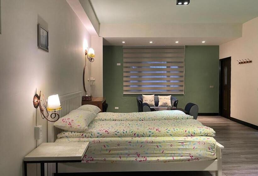 اتاق خانوادگی با چشم‌انداز کوه, Jing Zhan