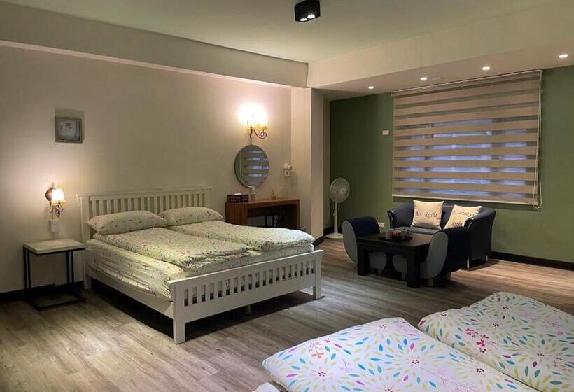 اتاق خانوادگی با چشم‌انداز کوه, Jing Zhan