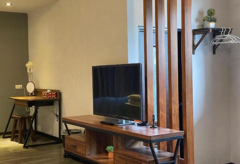 اتاق خانوادگی با چشم‌انداز کوه, Jing Zhan