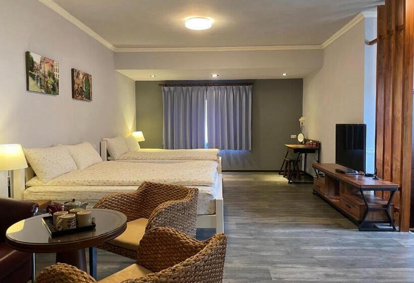 اتاق خانوادگی با چشم‌انداز کوه, Jing Zhan