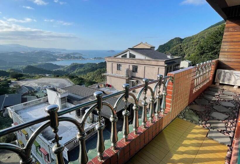 اتاق لوکس با بالکن و چشم‌انداز دریا, Jing Zhan